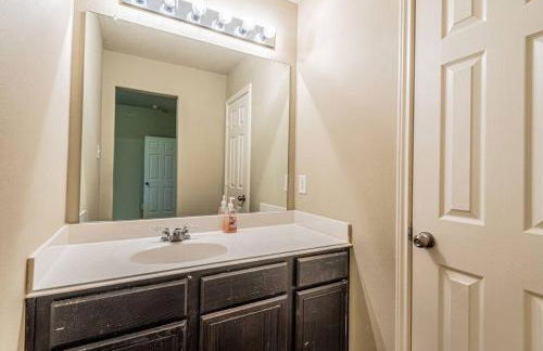 New Beautiful 4/BR Vacation Home - Photo 17