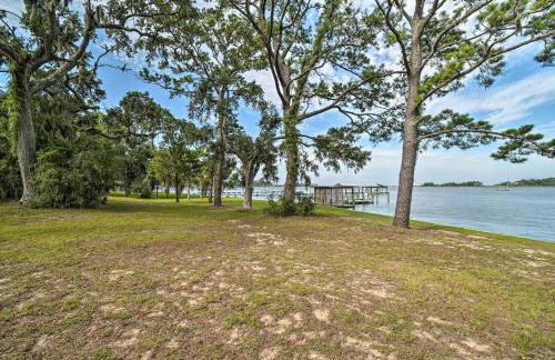 Waterfront Retreat, Near Fishing and Boating! - Foto 30