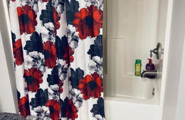 First Class Treatment Luxurious end unit Patio Pool Restaurant Bar on premises Steps away from Everything else! Spacious Condo Stocked with all You Need! - Foto 38