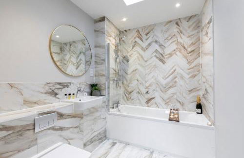 Elliot Oliver - Stunning Three Bedroom Penthouse With Large Terrace & Parking - Foto 16