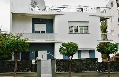 Zefyros Super Cool Apartments next to Alimos Riviera - Foto 2