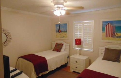 W2 Ocean Walk Resort upstairs 2 bed king and two twins next to back pool - Foto 3