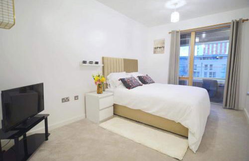 Near Dlr station -WiFi -Parking -Pets -Sleeps 5 - Foto 6