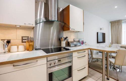 Dolphin Hideaway- Poole Quay Apartment with Parking - Photo 12