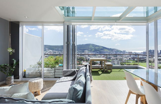 Modern, Chic Penthouse With Mountain, City Sea Views - Foto 17