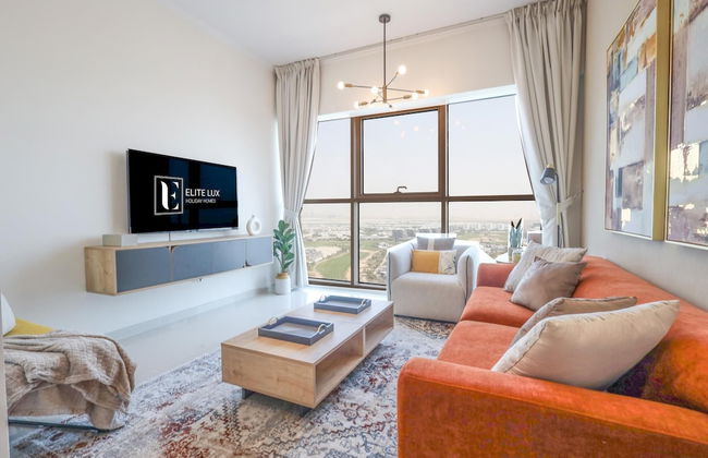 Elite LUX Holiday Homes - Serene Golf View Living 1 BHK in Damac Hills Dubai - Photo 1