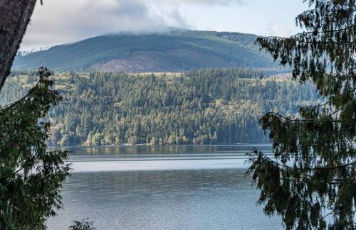 Waterfront Retreat with Fireplace, Hot Tub & Sauna - Foto 56