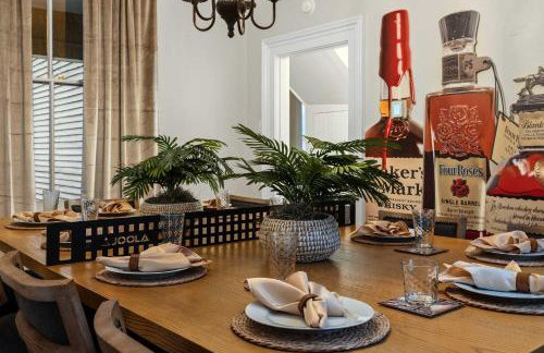 Bourbon-themed home w arcade & hot tub for groups - Foto 42