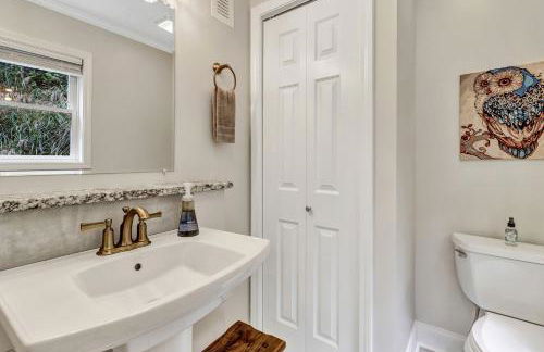 Spacious Mountain Retreat with Bonus Game Room Near Asheville, Barnardsville, NC - Foto 43