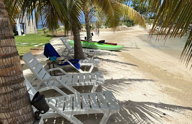 Santosha Whitehouse JM - 10 Bedroom Villa w Private Beach - Photo 38