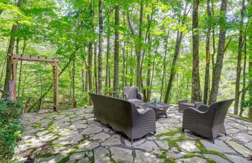 Luxe Mountain Escape with Hot Tub and Gym Near Boone! - Foto 38