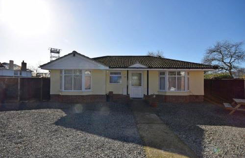 St Marys, Hayling Island - Photo 12