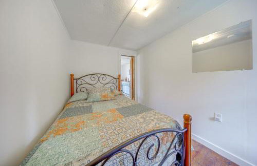 Steps to Lake and Public Boat Ramp Edinboro Cottage - Foto 15