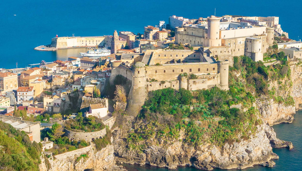 Paseo en barco por la Montaña Spaccata y Monte Orlando