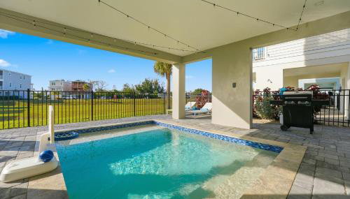 New Listing Discounts! Canal Home-Heated Pool, Game Room, Tesla Charger, & More - Foto 2