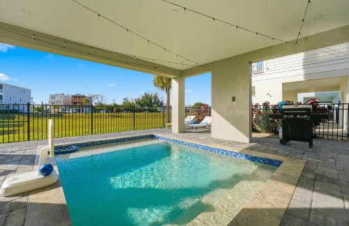 New Listing Discounts! Canal Home-Heated Pool, Game Room, Tesla Charger, & More - Foto 2