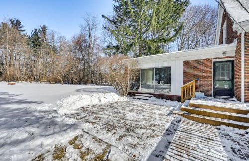 Bright Home Near Pine Lake with Deck and Yard - Foto 25