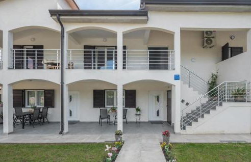 1 Bedroom Awesome Apartment In Nova Vas - Photo 12