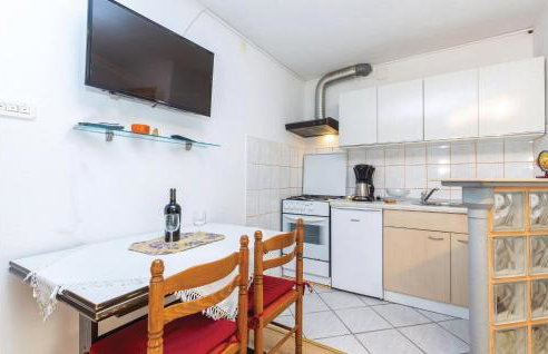 Amazing Apartment In Bakar With Kitchen - Photo 3