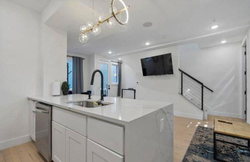 Capitol Hill 3 Charming Townhouse in Downtown DC with Modern Kitchen with Rooftop views - Foto 9