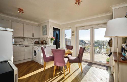 Sunny Downs - Photo 5