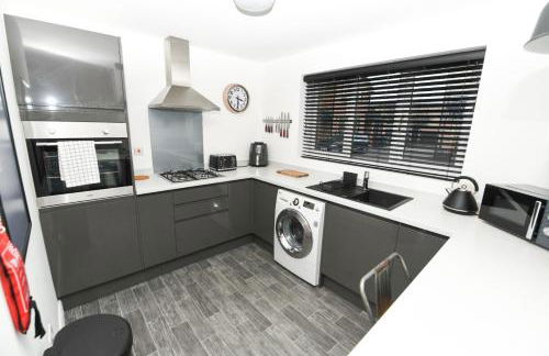 Modern Home in Royston, Free Off-Street Parking, Perfect for Families, Contractors & Work - Foto 6