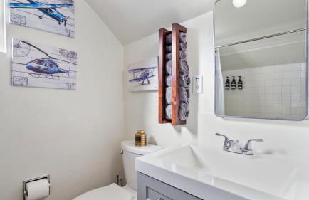 Midtown Flight Deck: 2BR Gem - Foto 6