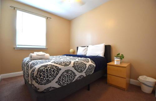 Tuscany 2900 - Classic Italian Style 3BR w Parking near Airport - Foto 25