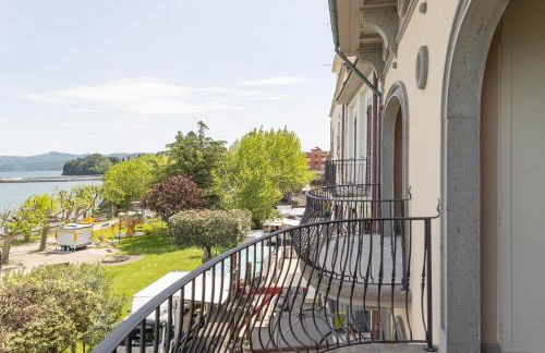 Casa Vacanze Maddalena - Palazzetto sul Lago - Diamante Blu - Foto 11