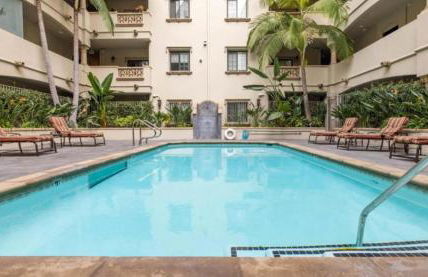 LALAs House- 1br with Free Parking, Pool and Sauna - Foto 8