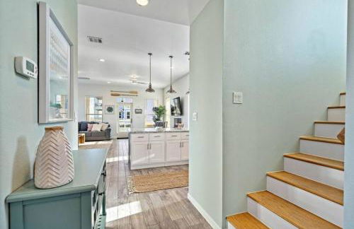 Picturesque beach house with plenty of room and amazing decks, close to beach - Foto 20