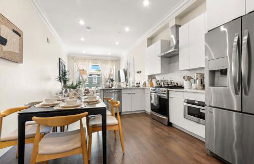 New 3BR Home with Private Yard and Game Room and Parking - Foto 4