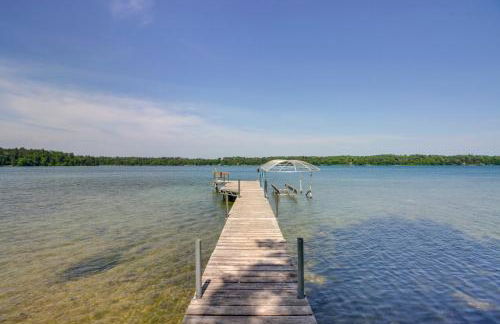 Cabin Getaway with Private Dock, Walk to Trail! - Foto 32