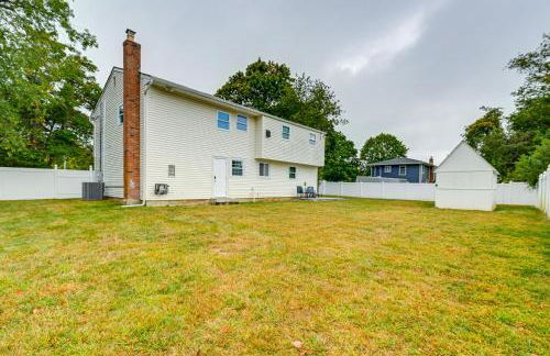 Bay Shore Vacation Rental with Shared Yard! - Foto 25