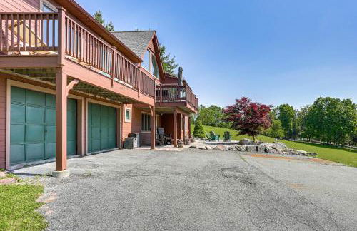 Walk to Bethel Woods Family Home with Deck and Views! - Foto 29