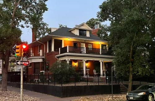 Designer Apartment in a Historic 1901 Downtown Area Mansion - Foto 9