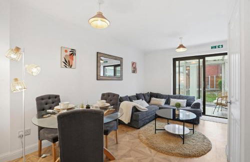 Modern Refurbished 2 Bed House Ideal for Business & Families - Foto 2