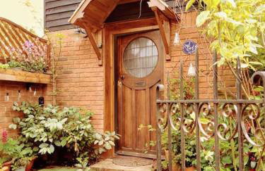 TAIL END: Bijoux Broads & Beach Base! Now with TV! - Photo 1