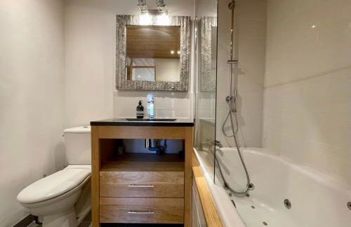 Ski in-Ski out! Spacious & Stylish Apartment for 8 in the heart of Lavachet - Foto 32