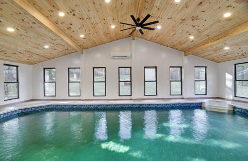 (NEW) Blue Mtn Poconos Retreat Htd pool pet frndly - Foto 17