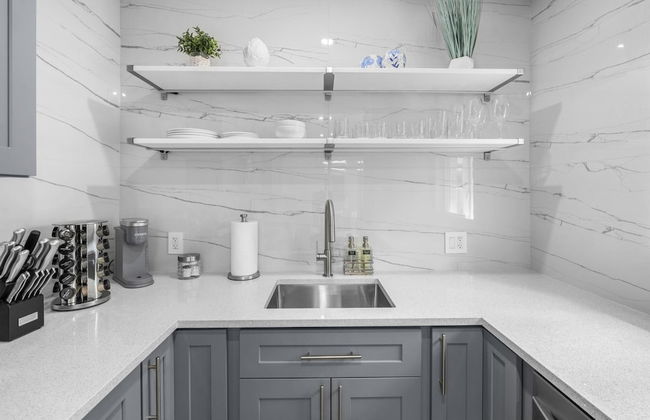 Uhost AI 1BR With Marble Accents Patio - Foto 13