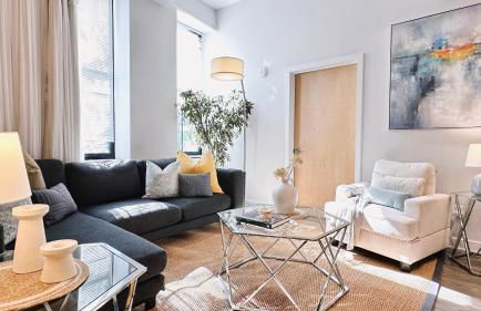 Spacious 3B2B Downtown Apt, Kitchen and Laundry, Walk to PPAC & Convention Center - Foto 8