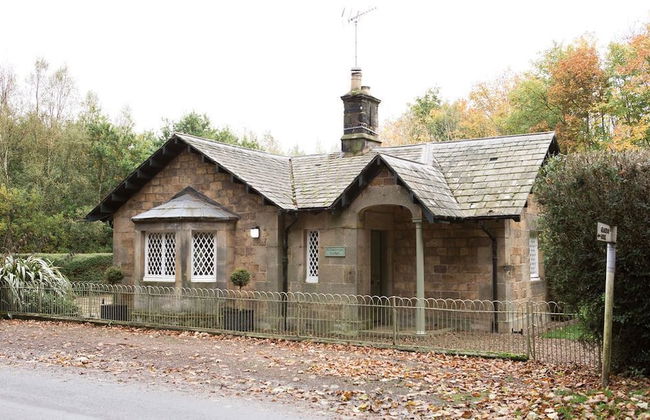 JOIVY Stunning 3 Bed Lodge With Gardens At Gilmerton House - Photo 37