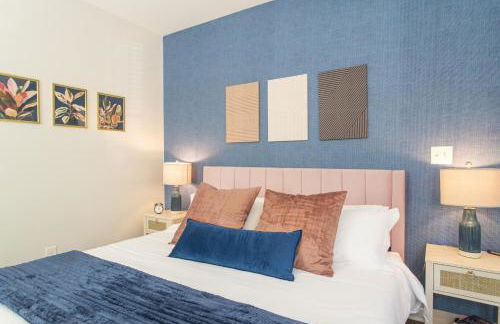 Fam-Biz Friendly 3BD with Fire pit & BBQ - Downtown - Foto 15