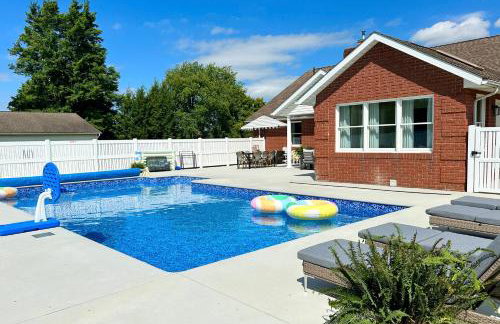 Country Comfort with Pool Family & Groups - Foto 1