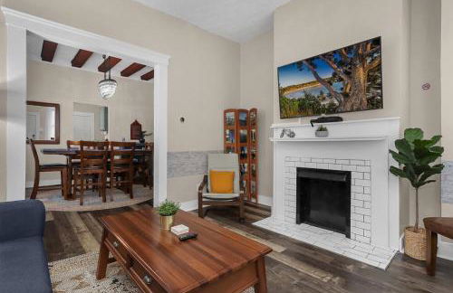 Modern 2BR near DT, 8min walk to Park&Conservatory - Foto 1