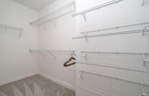 Sunrise Glow Spacious 2BR 2BA 2 King Beds Gym WFH - Foto 15