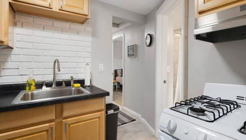 Great Location! 2BR - King Bed - Private Laundry - Foto 5