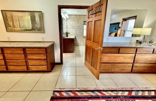 Secluded Riverfront Cabin with Bluff Views, Gated Privacy & Scenic Trail Access in Tahlequah, Oklahoma - Foto 30