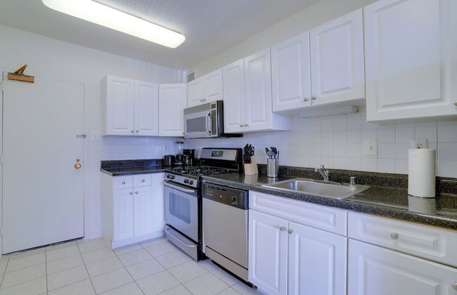 Spacious 2BR Apartment in Crystal City - Photo 12
